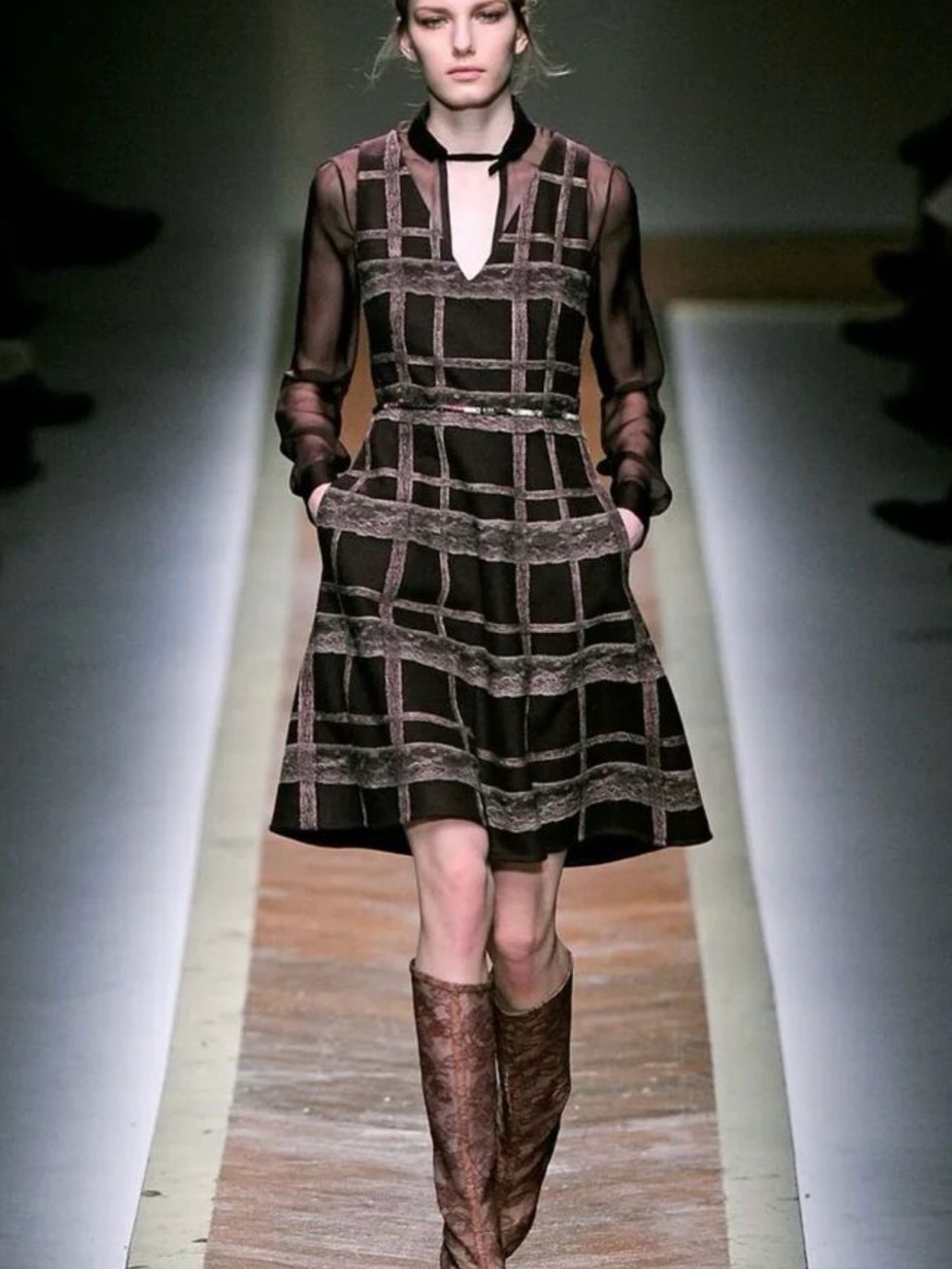 Runway Valentino ✨ PLAID A-LINE 100% WOOL DRESS IN MAROON Size 8 NEW!
